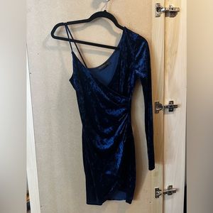 One arm velvet dress